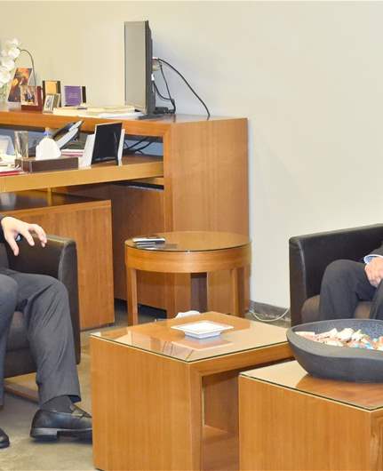 الملف الرئاسي في لقاء بين جعجع وسفير قطر