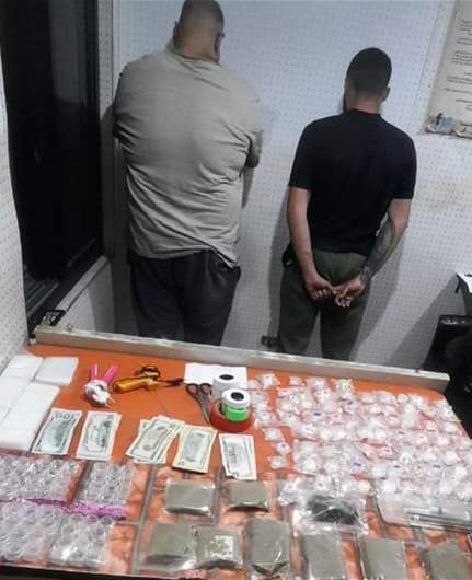 يروّج مع إبنه المخدّرات فوقعا في قبضة مفرزة استقصاء الجنوب