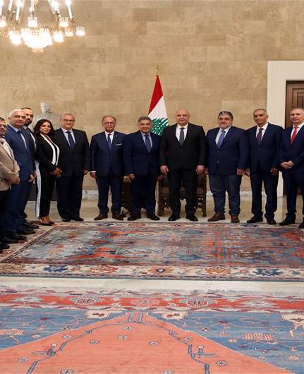 عون استقبل وفدا من نقابة الأطباء: لمواجهة عمليات الاحتيال الطبي التي تحصل من قبل منتحلي صفة طبيب  