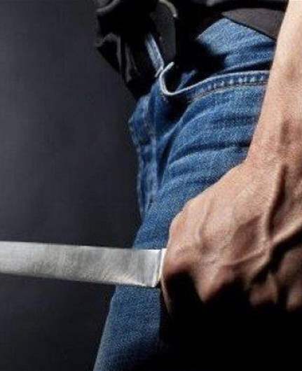 إشكال في صور أدى إلى طعن 3 ضباط والجيش نفذ مداهمات بحثًا عن المعتدين
