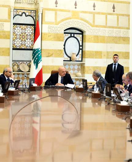 عون يفتتح جلسة الحكومة: إشادة بزيارة البابا… وتأكيد على التفاوض في الناقورة