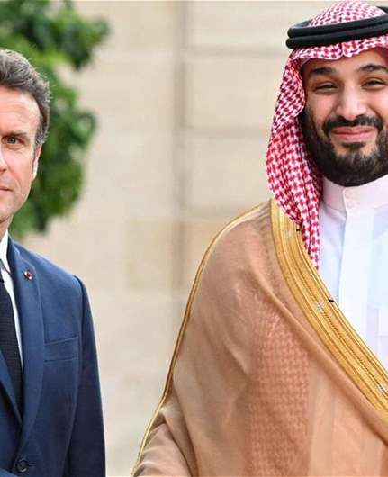 اتصال هاتفي بين ولي العهد السعودي والرئيس الفرنسي... وهذا ما جرى بحثه