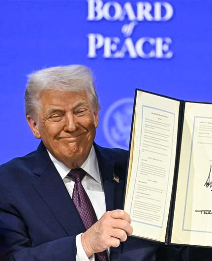 ترامب يُوقّع الميثاق التأسيسي لـ"مجلس السلام": سأفعل شيئًا من أجل لبنان