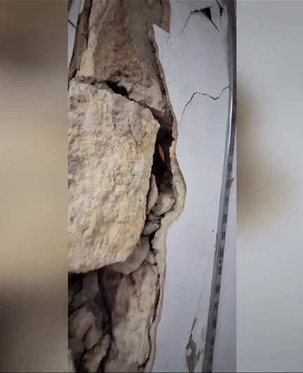 فيديوهات توثّق تشقّقات المبنى في القبّة قبيل سقوطه..