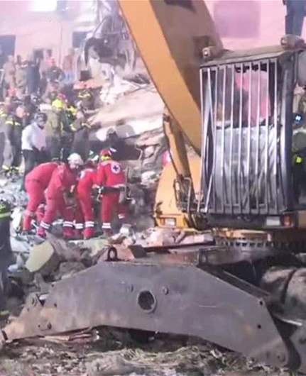 Civil Defense: Search operations continue at collapsed Tripoli building as death toll rises to 13