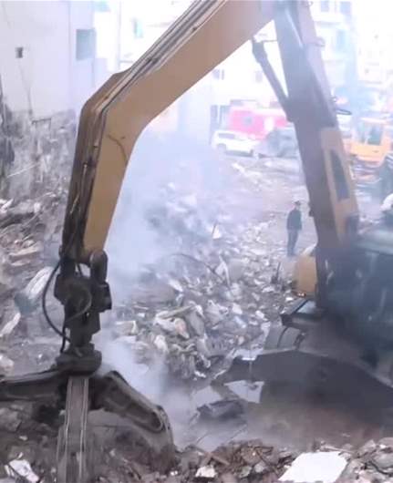 انتهاء عمليات البحث والإنقاذ في موقع المبنى المنهار في طرابلس... والحصيلة: 14 ضحية و8 جرحى