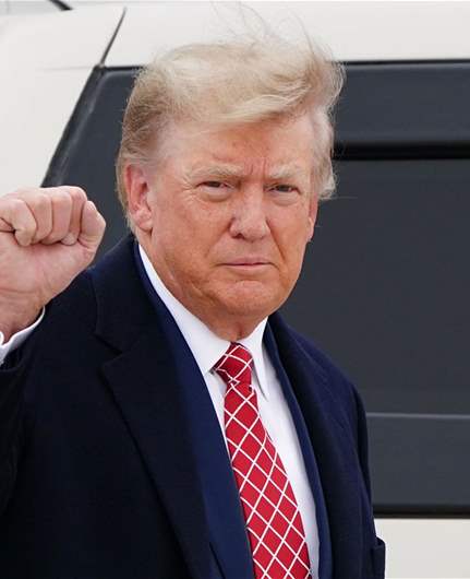 ترامب يتوعّد بـ"فتح أبواب الجحيم" على إيران في حال فشل التوصل إلى اتفاق