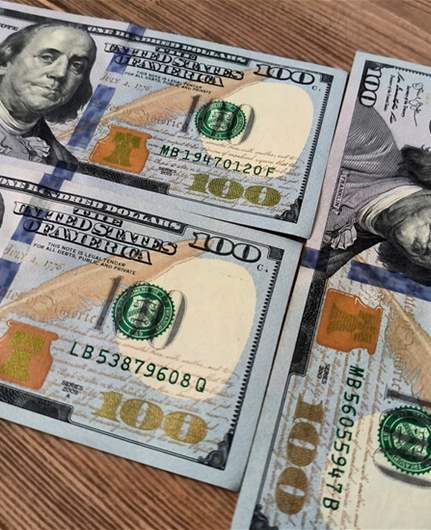 ارتفاع الدولار نحو أعلى مستوياته كما سعر الذهب