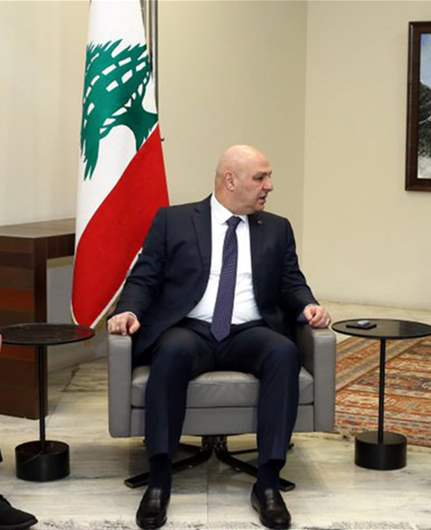 مساع داخلية وخارجية تقرّب اجتماع الرؤساء الثلاثة في بعبدا (الأنباء الكويتية)