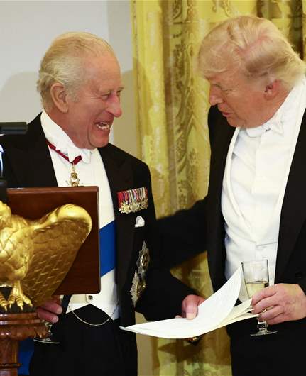 الملك تشارلز لترامب ممازحا: لولا البريطانيون "لكنتم تتكلمون الفرنسية"