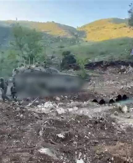 الجيش الإسرائيلي ينشر فيديو لأول دبابة تعبر نهر الليطاني باتجاه قلعة الشقيف (بوفورت)