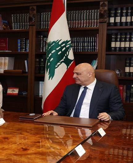 الرئيس عون إلتقى لودريان: لعدم إعطاء إسرائيل الذرائع لعدم انسحابها