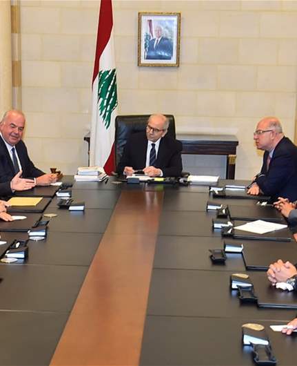 رئيس الحكومة استقبل وفدا من مياومي "أوجيرو"... والأسمر أعلن تعليق التحرك غدا لإسبوع لإستكمال الحوار