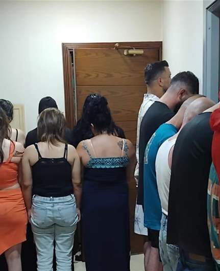 ختم فندقَين بالشمع الأحمر... وتوقيف 18 شخصًا بينهم مالك فندق وفتيات بجرم تسهيل وممارسة أعمال الدعارة