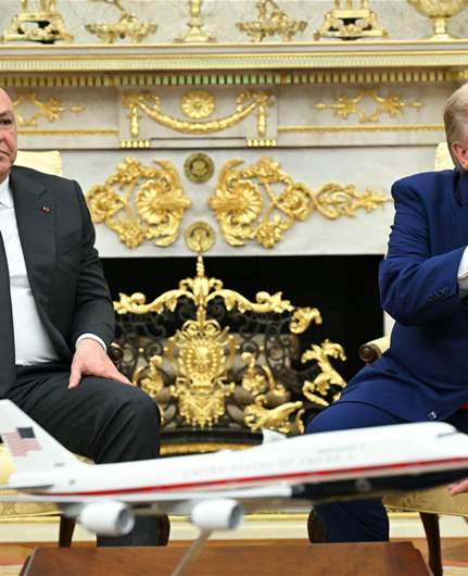 Trump authorizes resumption of direct US flights to Lebanon after meeting with Aoun