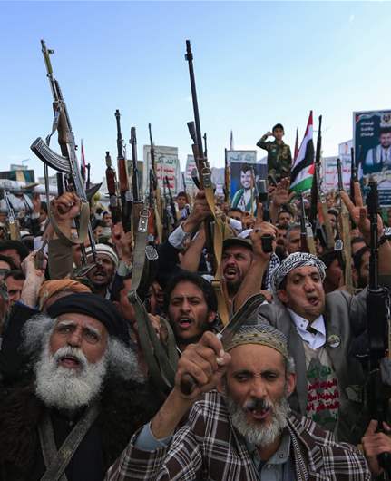 الحوثيون يعلنون استهداف ناقلتَي نفط سعوديتَين في البحر الأحمر