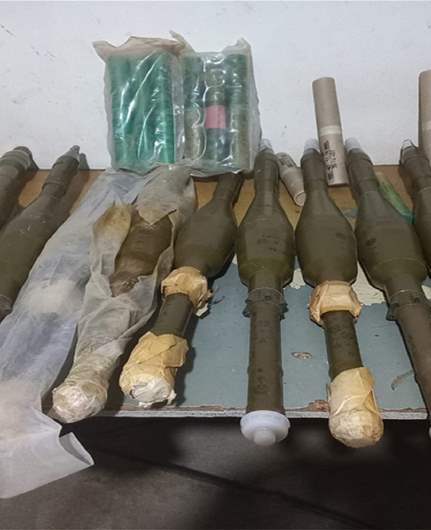 الجيش: توقيف سوري أثناء محاولته تهريب كمية من القذائف الصاروخية و10 سوريين لتورطهم في إشكال ببلدة شعت