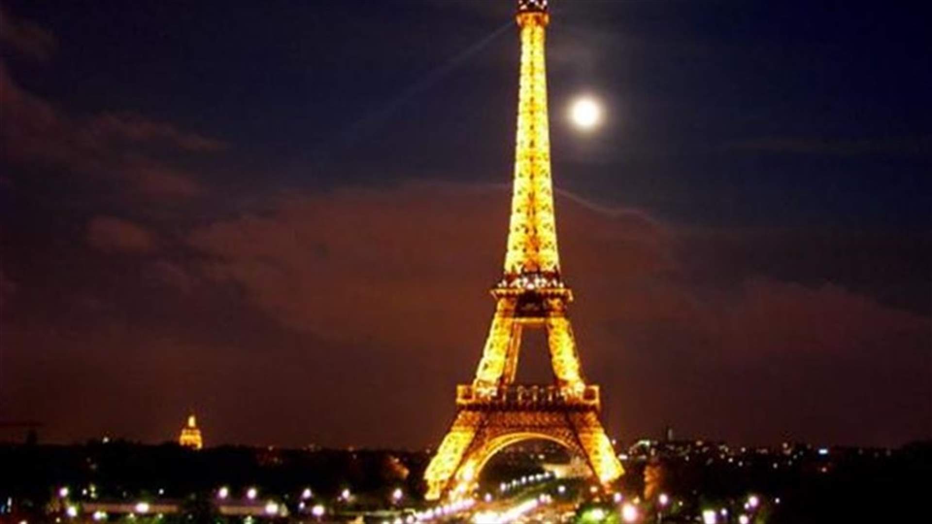 Strike shuts Eiffel Tower for second day