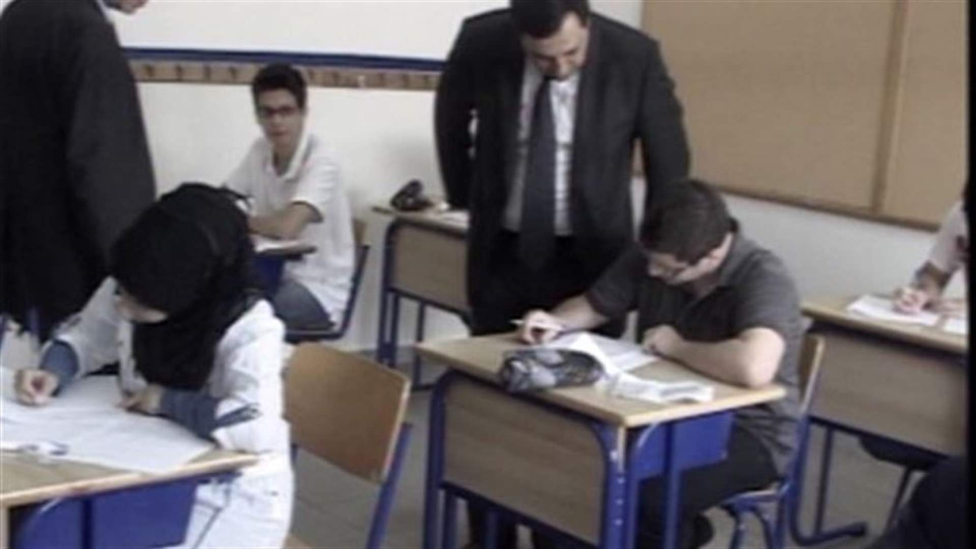طلاب صيدا يستأنفون امتحاناتهم