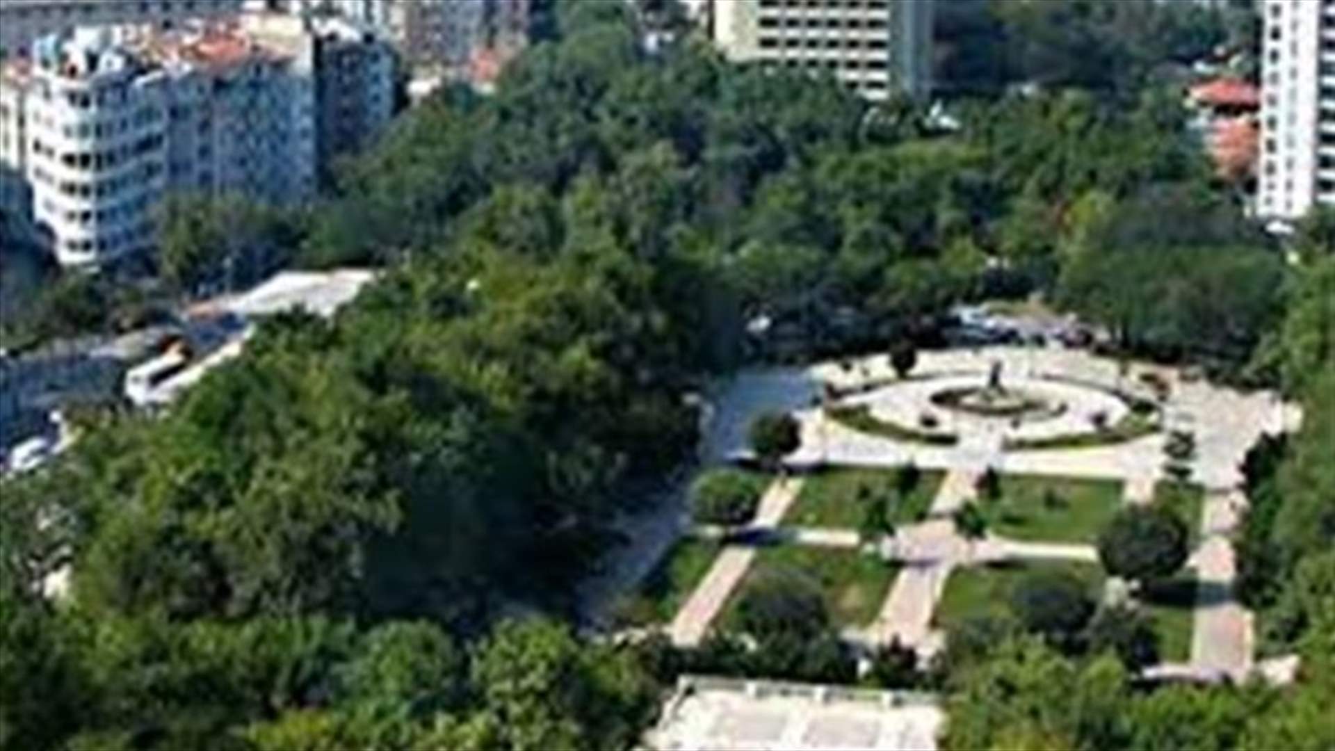 Turkish court blocks disputed park project 