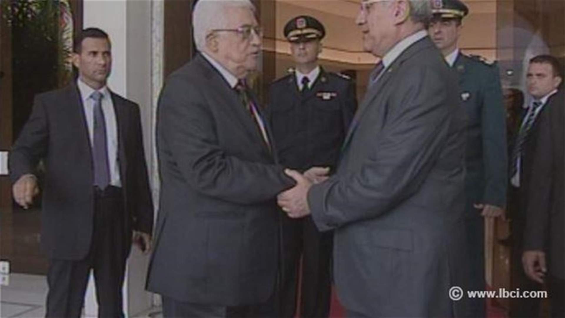 Abbas ends visit to Lebanon, meets with Siniora, LF delegation