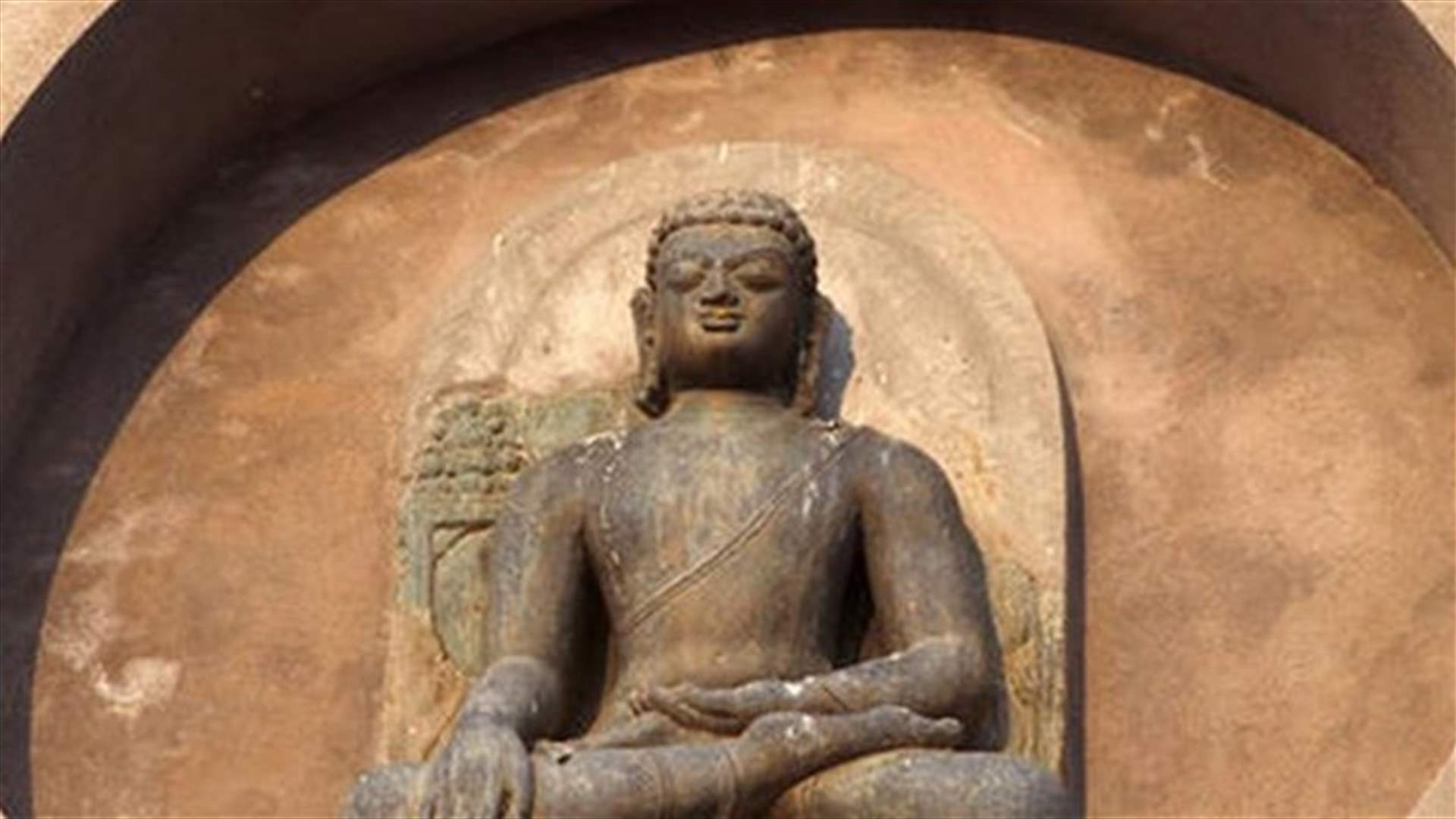 Blasts at Buddhist sites injure 2 in India