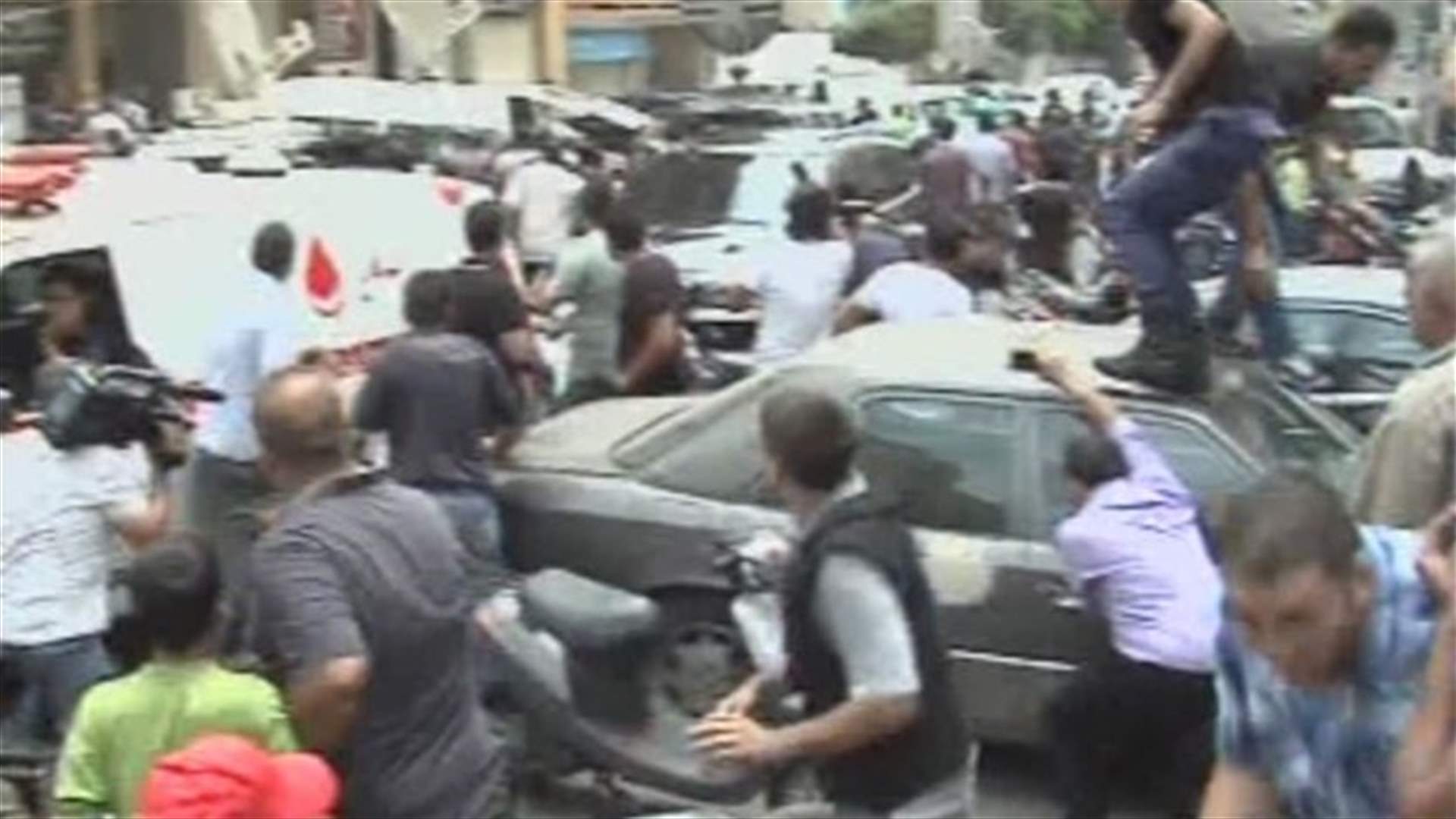 REPORT: Dahieh residents hold up Minister Charbel at blast scene