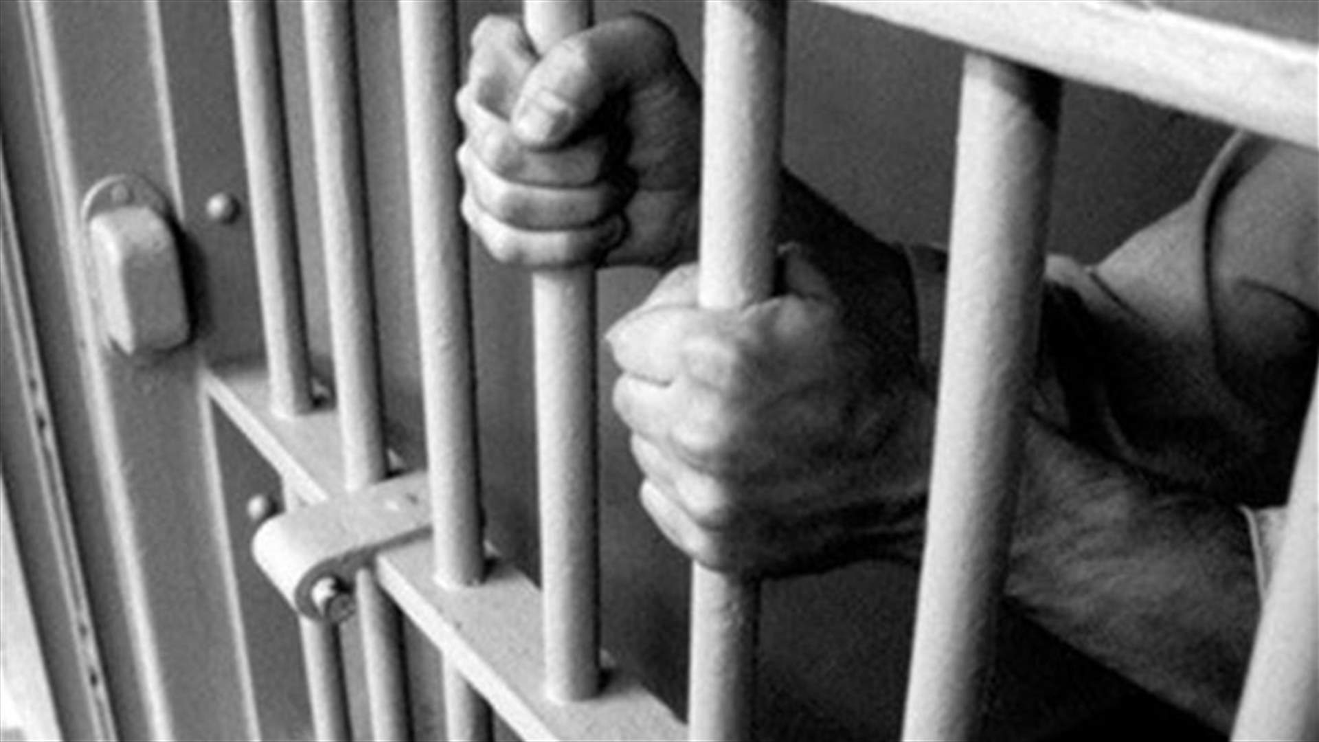 مذكرات توقيف دولية بحق 77 الف شخص