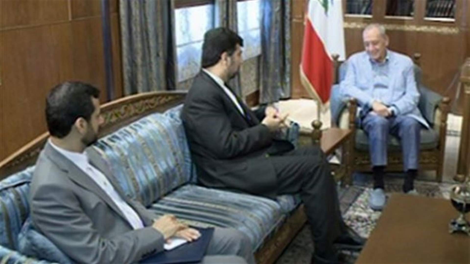 بري يتسلم رسالة من لاريجاني