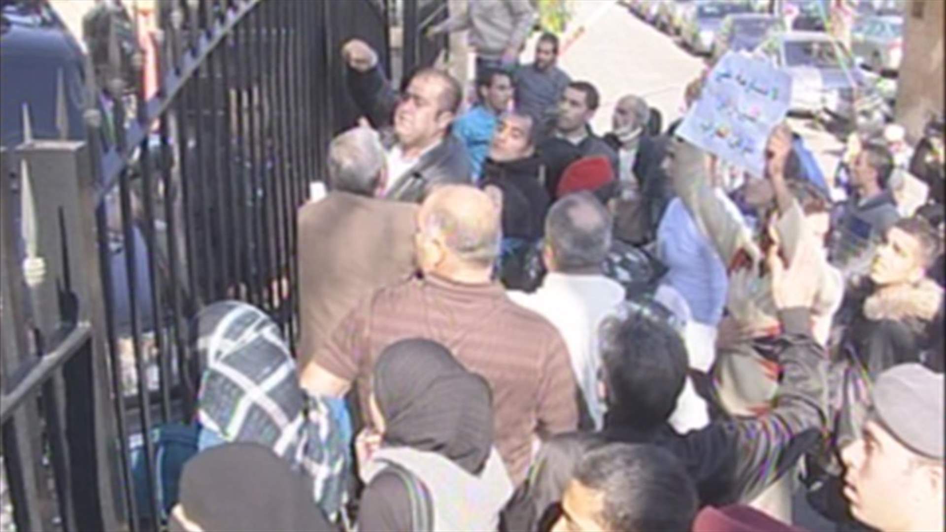 السجناء يعلقون اضرابهم بعد وعد ميقاتي بمتابعة مطالبهم