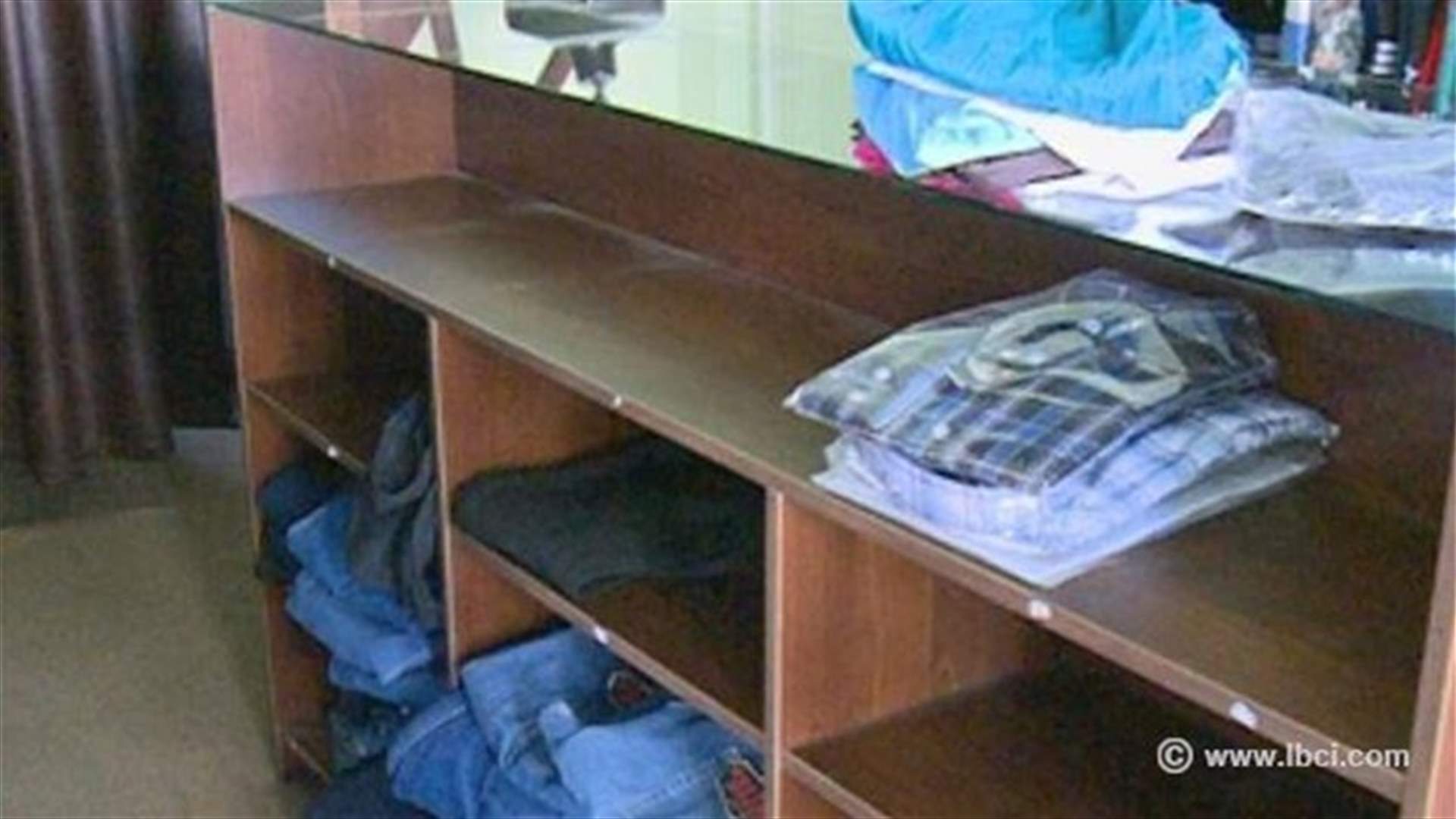 وفي عشقوت... سرقة ثياب بآلاف الدولارات 
