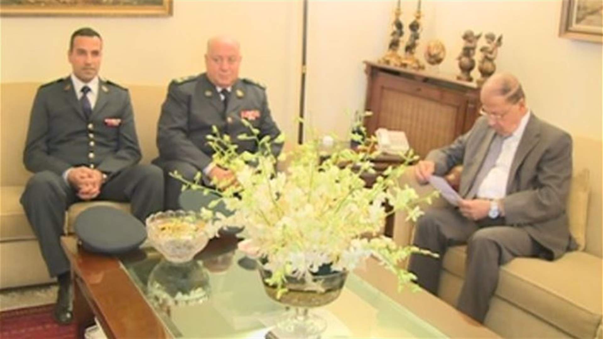 وفد من قيادة الجيش في الرابية