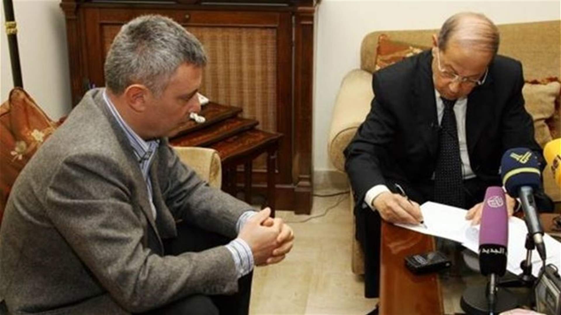 مسعى لعقد لقاء بين عون وفرنجية