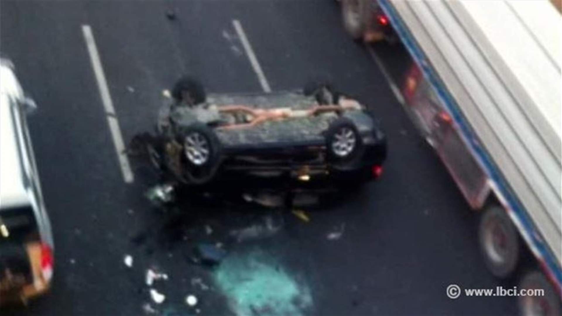 Horrific car accident on Dbayeh-Beirut highway