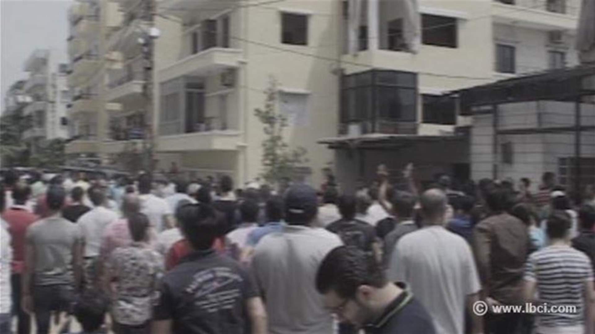 تحرك لأنصار الاسير في باحة مسجد بلال بن رباح