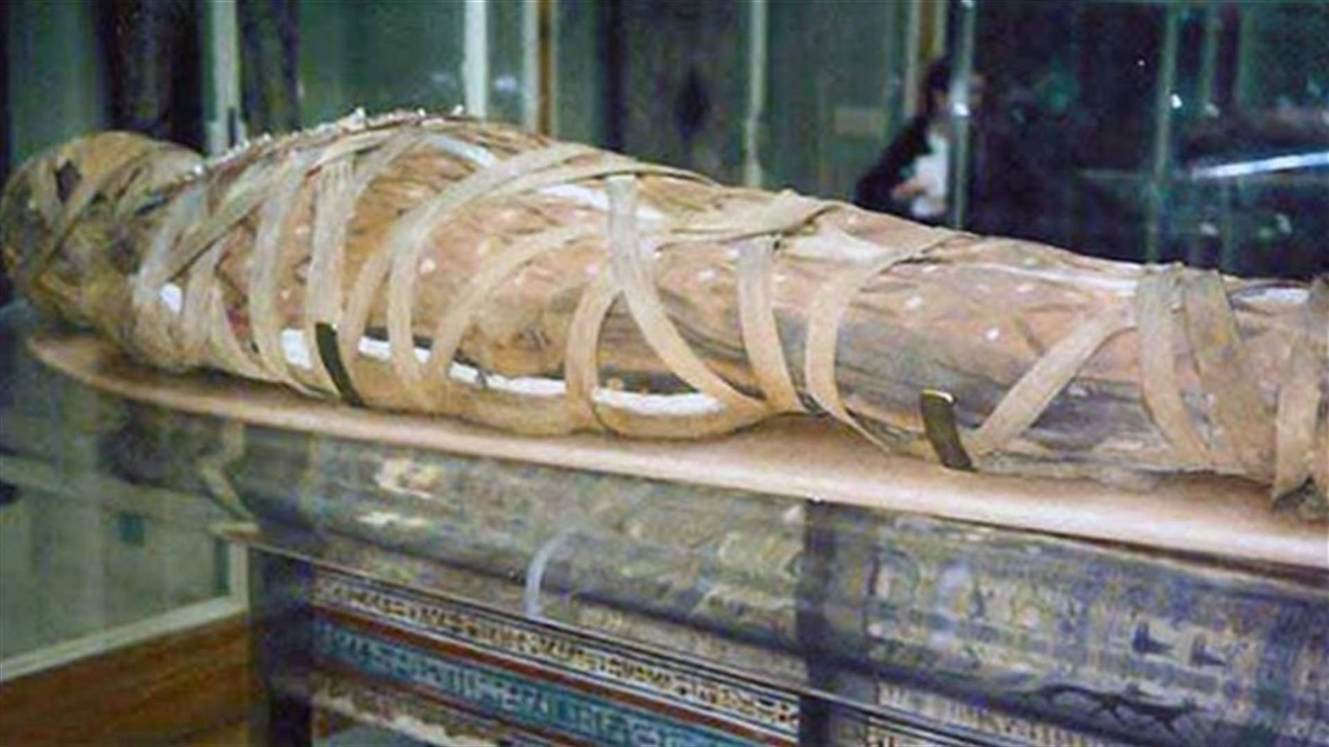 في منزل الجدة....مومياء