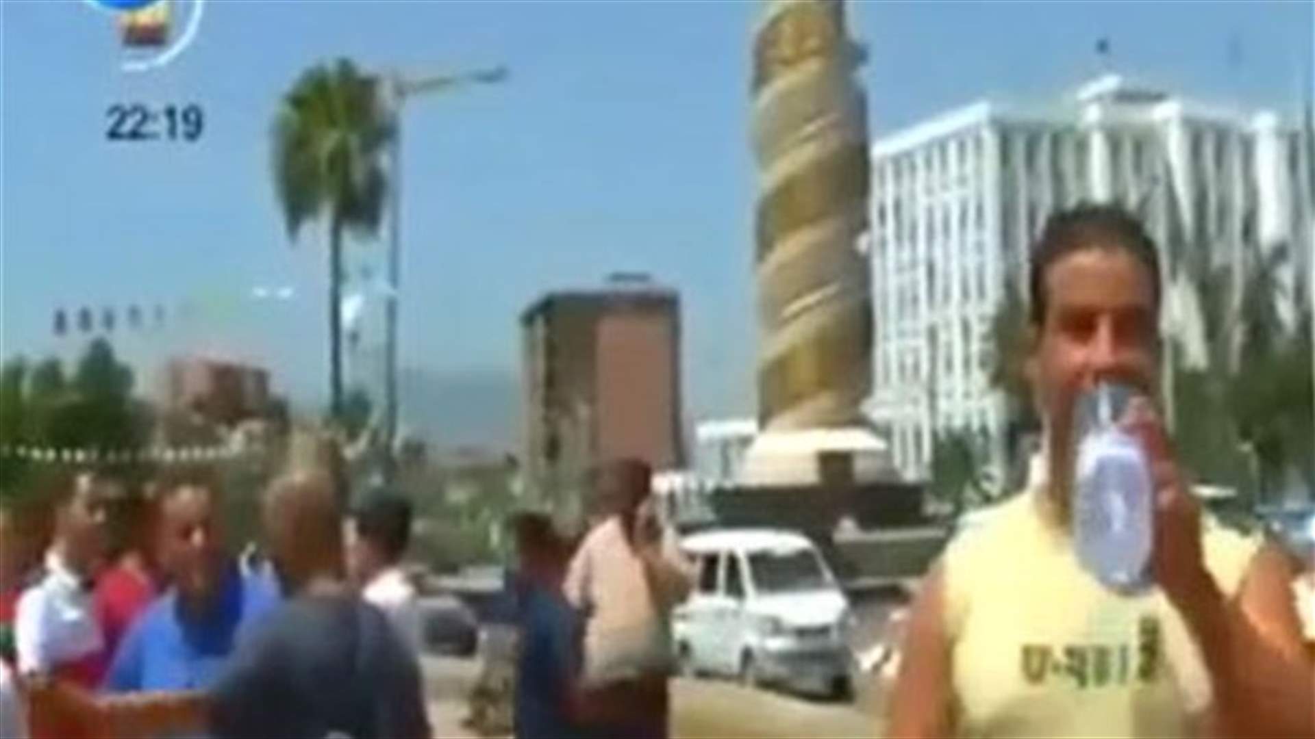 REPORT: Algeria: Public lunch protests mandatory fasting