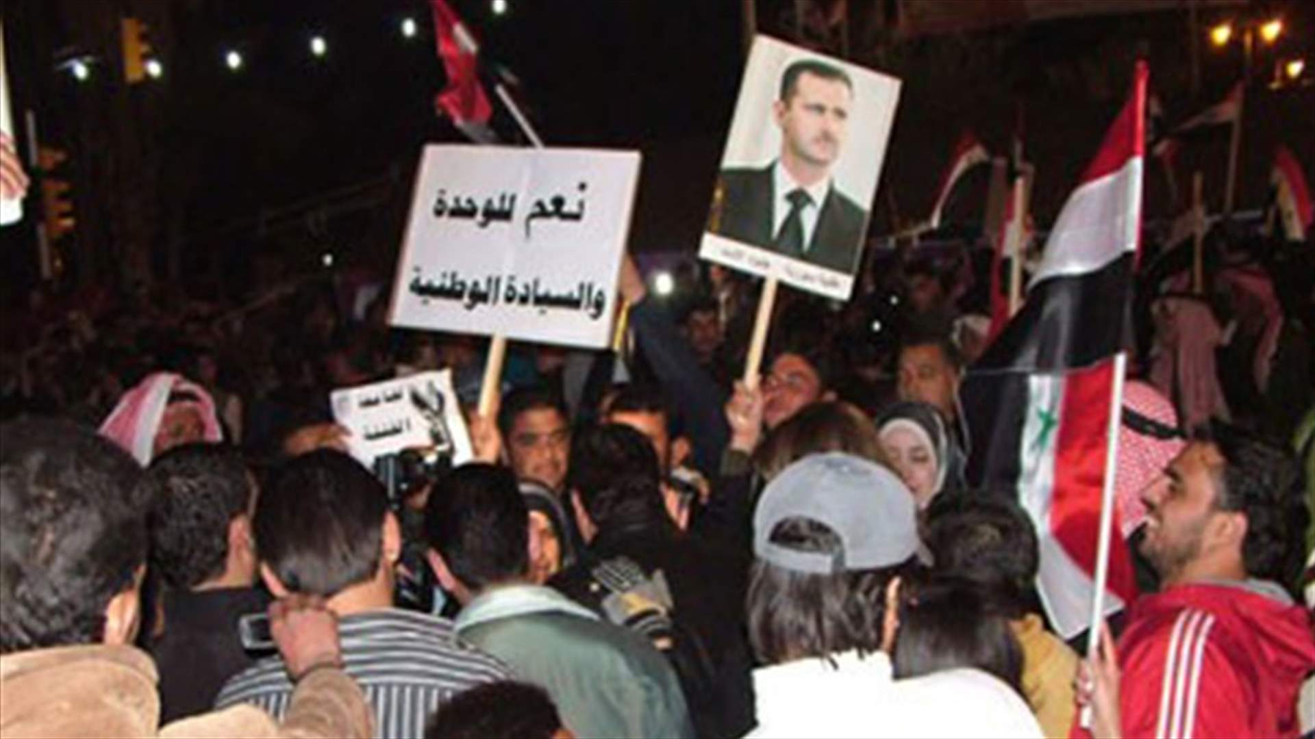 Syria agrees to Arab monitor plan while tanks shell defectors