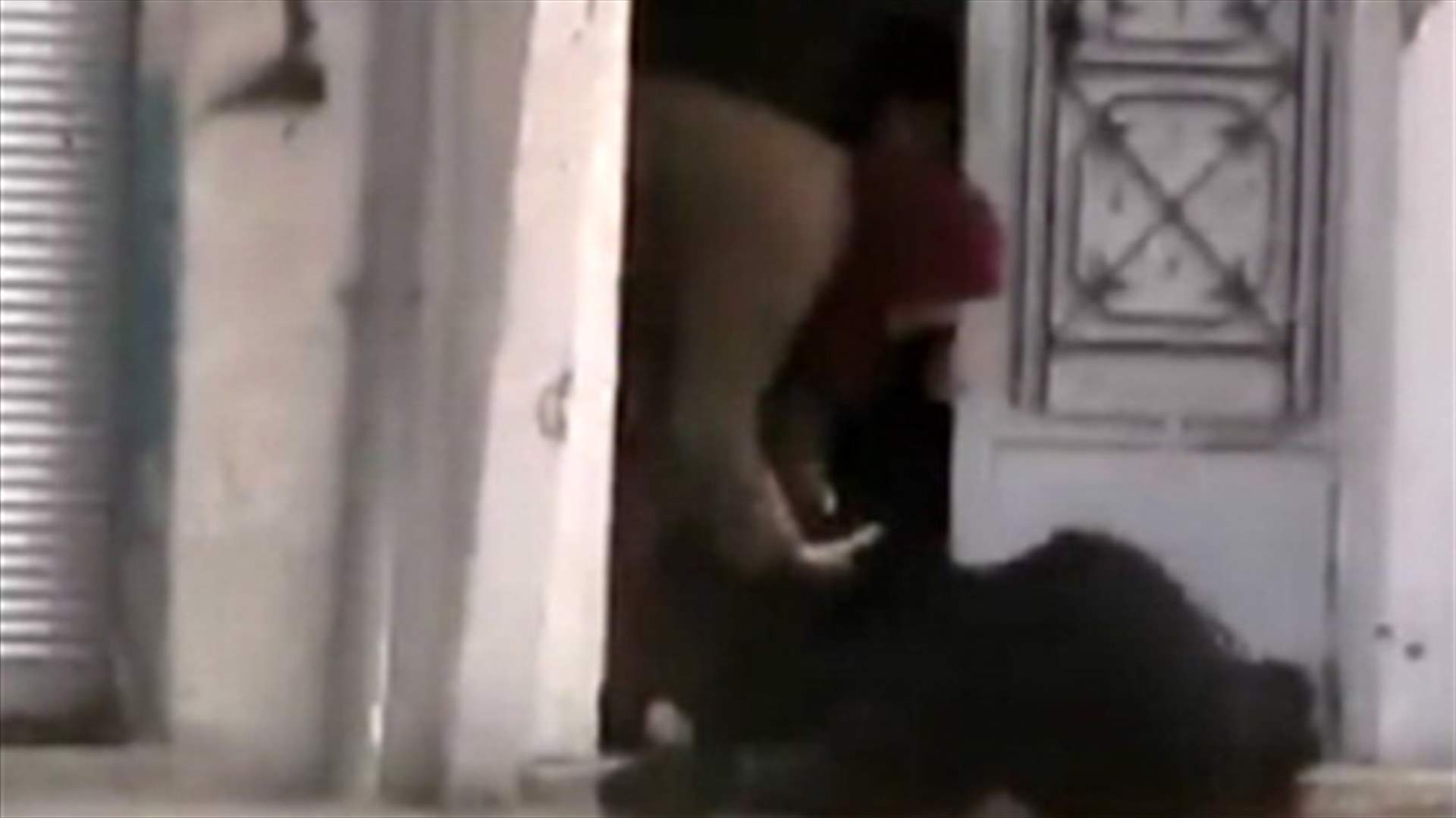 معارضو النظام احتشدوا بجمعة "الجيش الحر يحميني"... والجيش أعلن مقتل 10 من عناصره