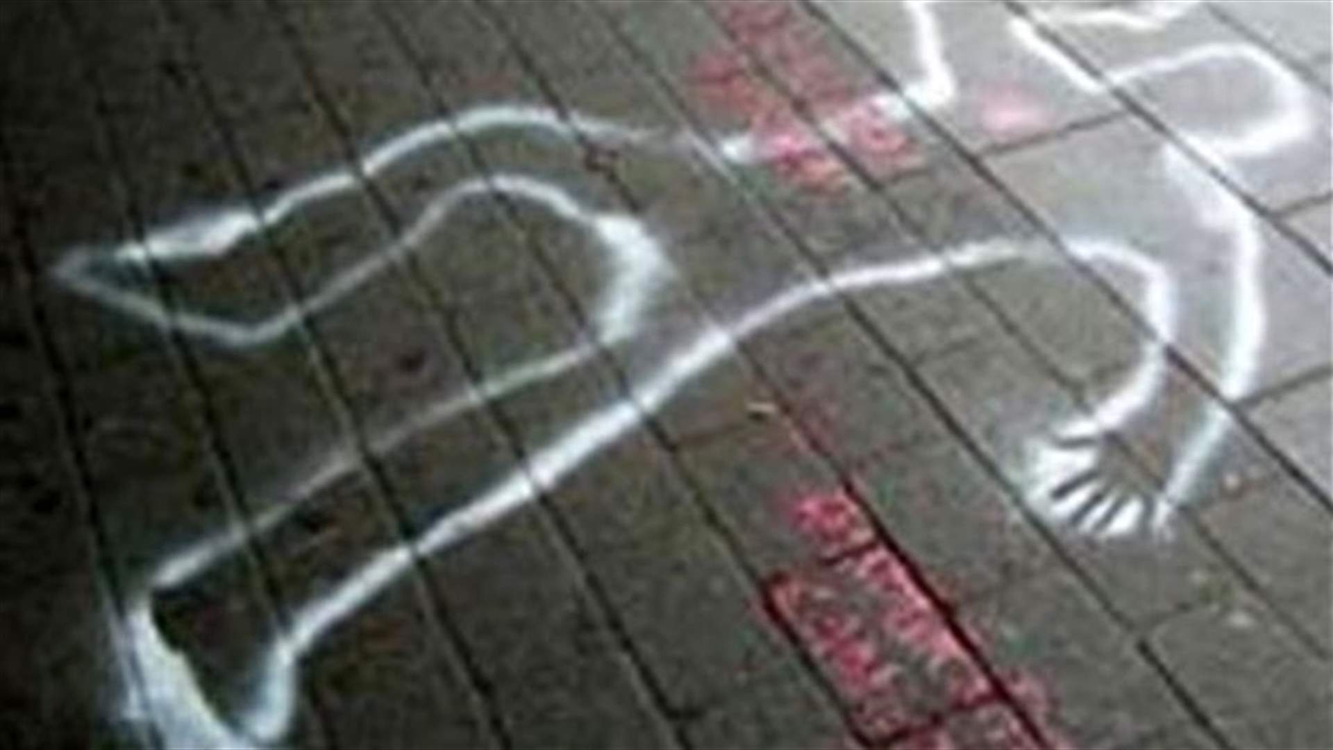 طعن زوجته ثم سلم نفسه