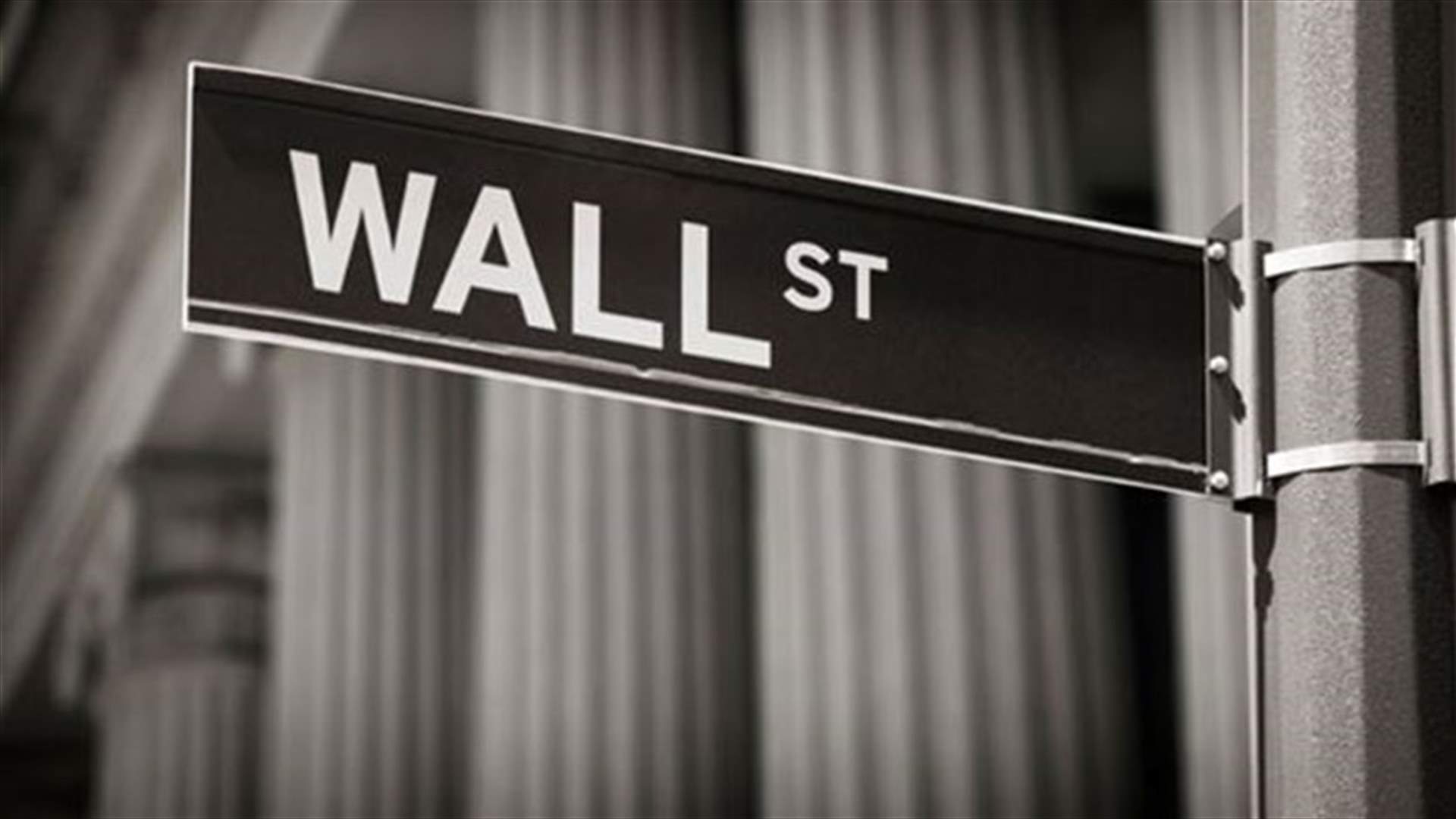 Wall St drops at open as Syria tension mounts