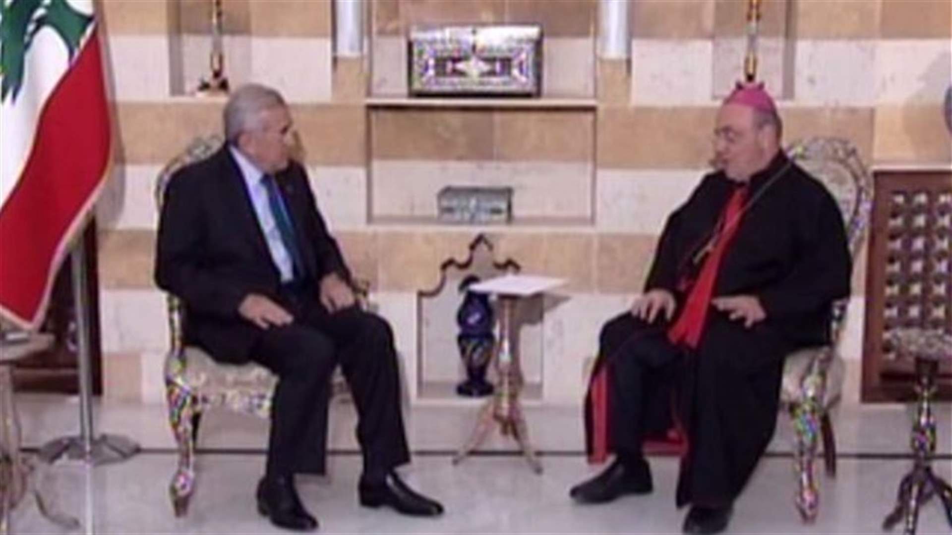 سليمان يدين انتهاك الاماكن المقدسة