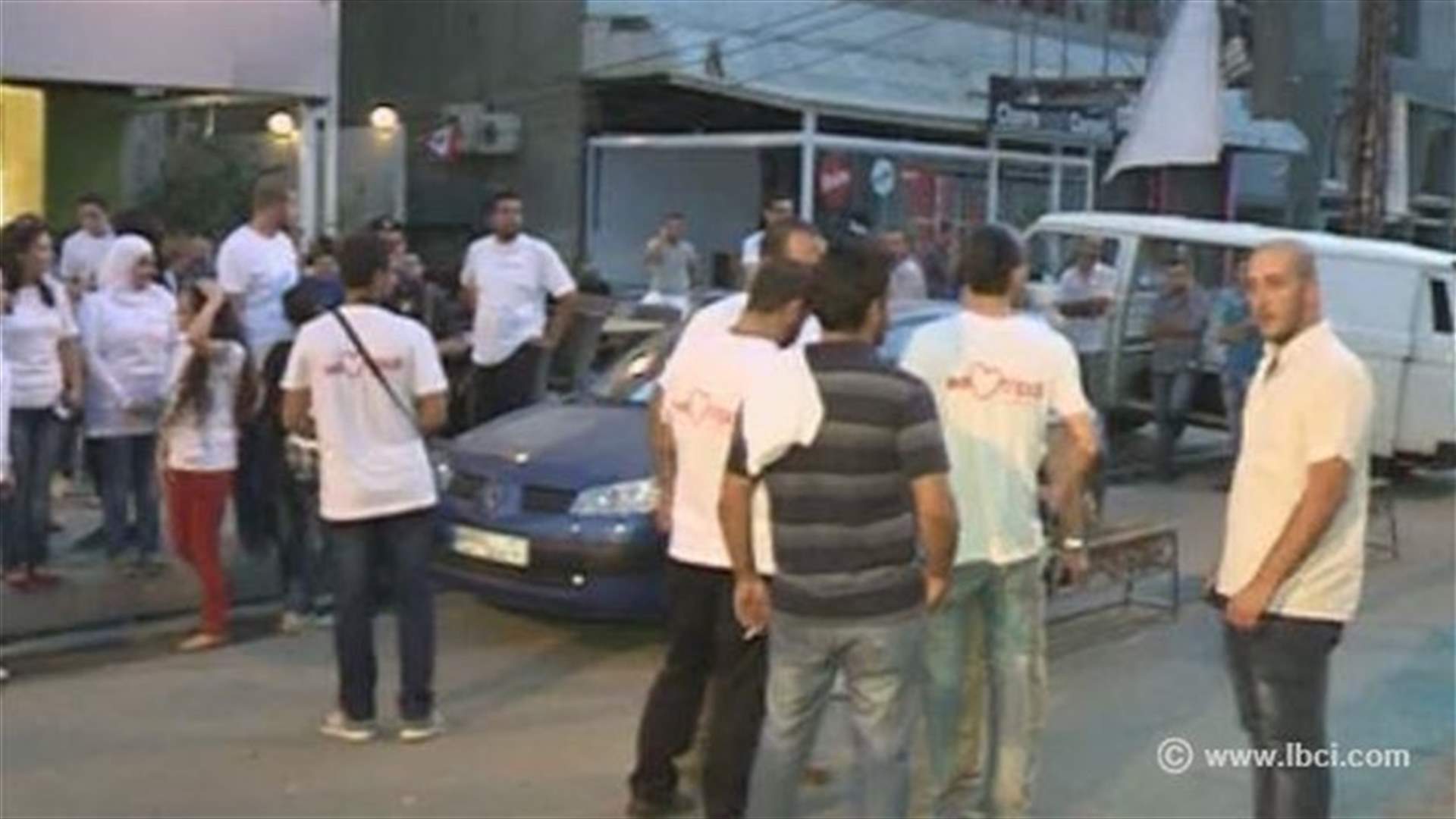 المجتمع المدني يعيد الحياة إلى مكان الانفجار في طرابلس