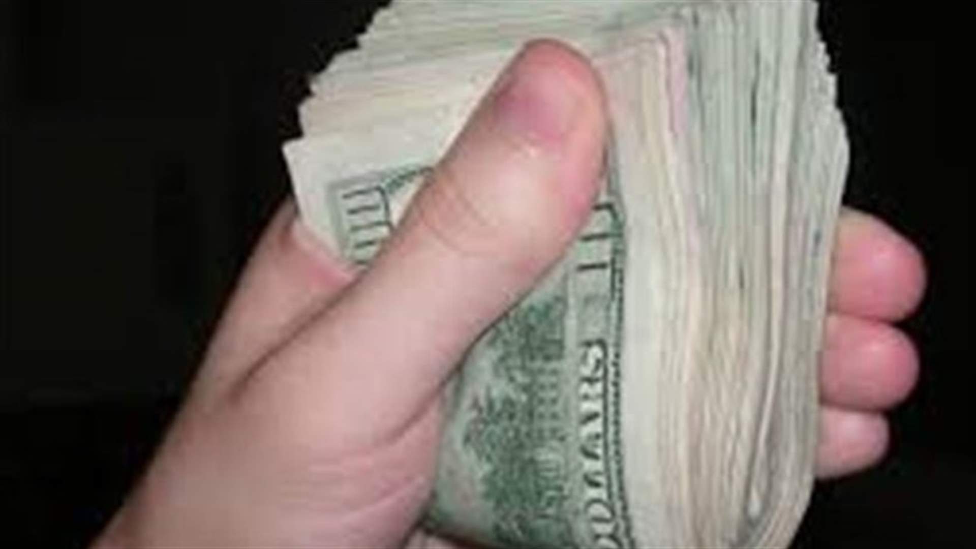 Homeless man finds bag stuffed with cash, turns it in