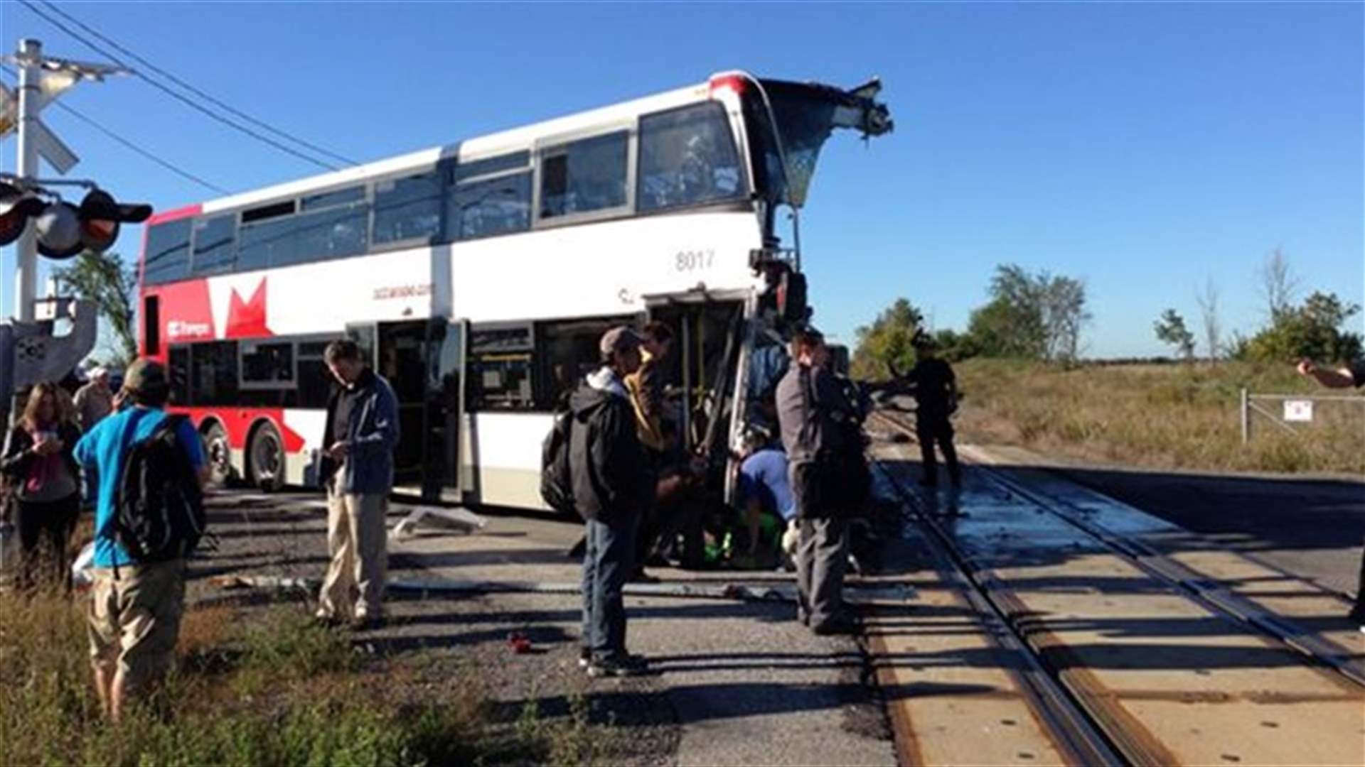 Six confirmed dead in Canadian bus-train crash 