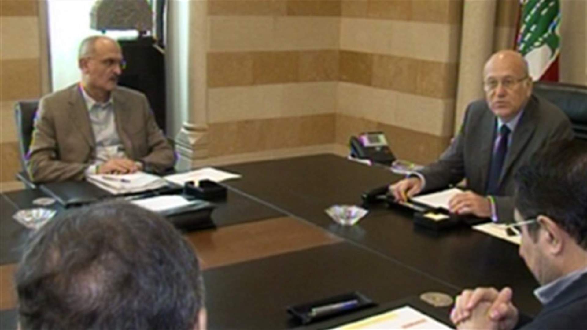 اجتماع غذائي في السراي الحكومي