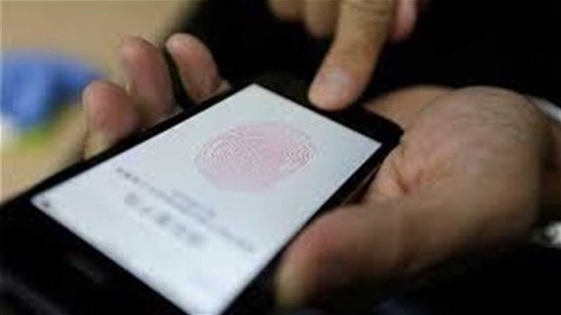 اختراق ماسح البصمة في الـ iPhone 5...والدفع الالكتروني في لبنان يشهد نموا 