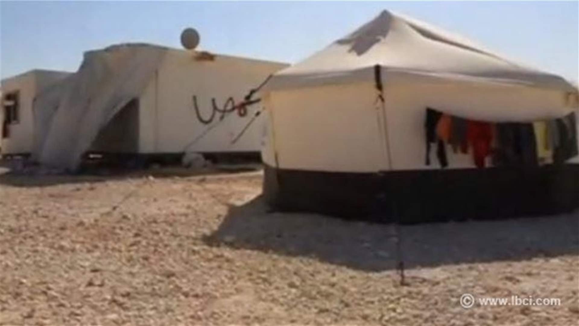 النازحون من سوريا الى دول الجوار يعانون نقصا كبيرا في الغذاء والطبابة