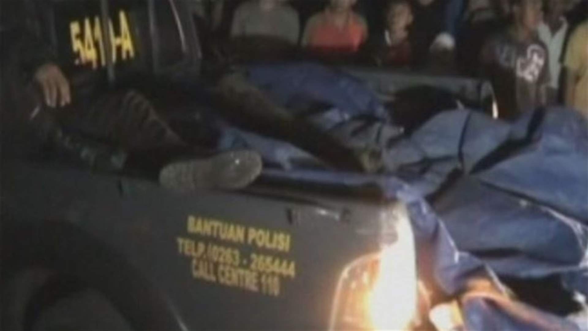 Refugee boat sinks on way to Australia, search for survivors underway