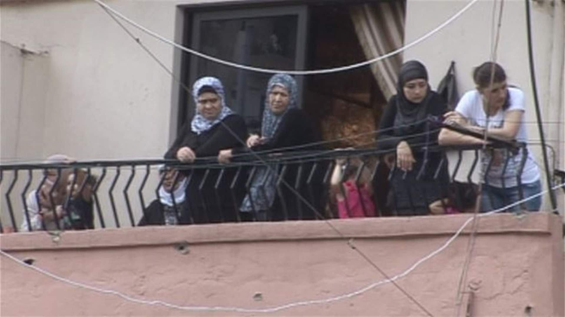 قبعيت تعيش حداداً على أبنائها الذين قضوا غرقاً باندونيسيا